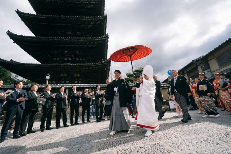 京都ならではの景色広がる東山で、雅やかな花嫁行列が実現