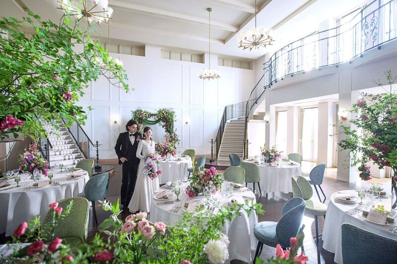 【希少なV字階段】光あふれるナチュラルな白亜のパーティルーム