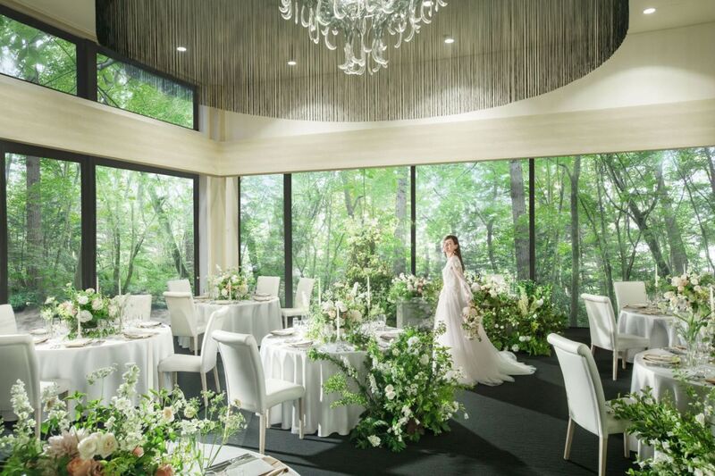 森の息吹と洗練のデザイン。ガーデン直結のナチュラル邸宅