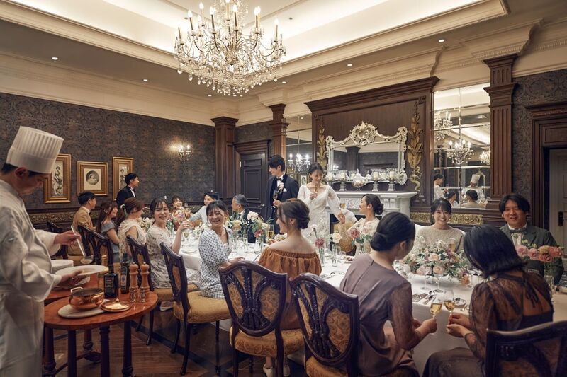 少人数の会食やご家族中心のパーティに、調度品も美しい上質な空間