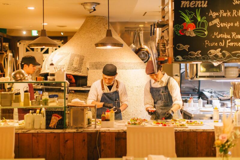 ゲストの笑顔を引き出すライブ感ある料理シーン