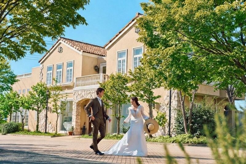 南仏ならではの非日常景観が広がる祝福と感動に包まれる舞台