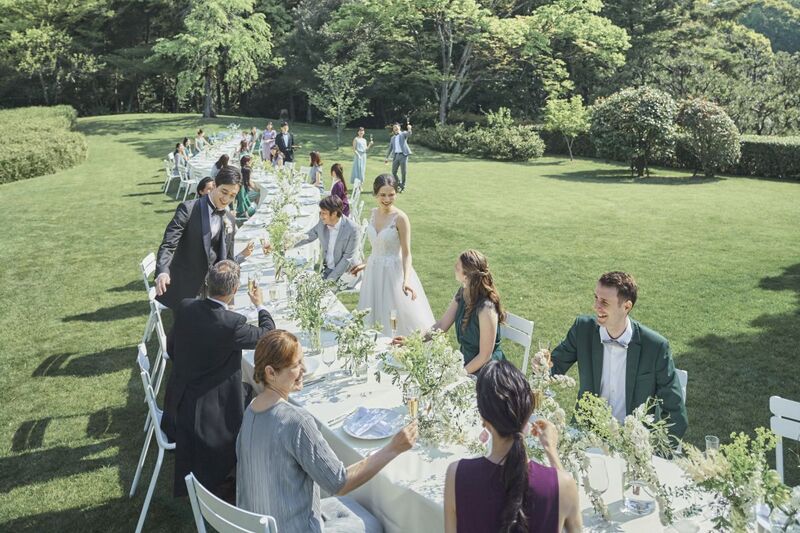 「大人を忘れる時間」をゲストに贈る、青空と緑の自由なパーティ