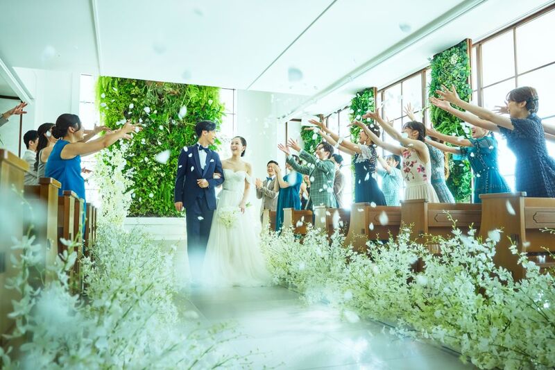 白基調のあたたかな雰囲気感じる館内チャペル