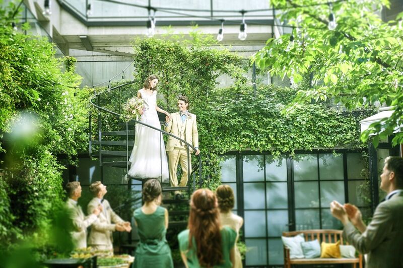 中庭でウェルカムパーティ演出