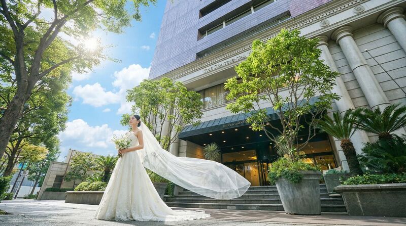 駅から1分、目の前に現れる外国ホテルのような佇まい