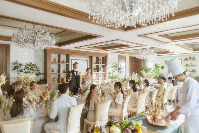 両会場キッチン併設で出来立てのお料理をゲストに振る舞える