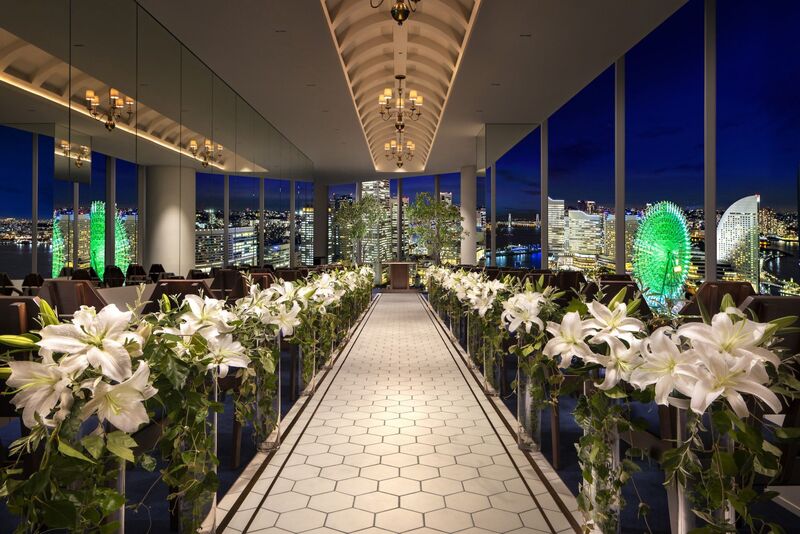 昼も夜も美しい天空のチャペル