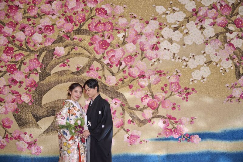 京都の風情と趣を感じる桜・松・紅葉の綴れ織りの額装は人々を魅了する