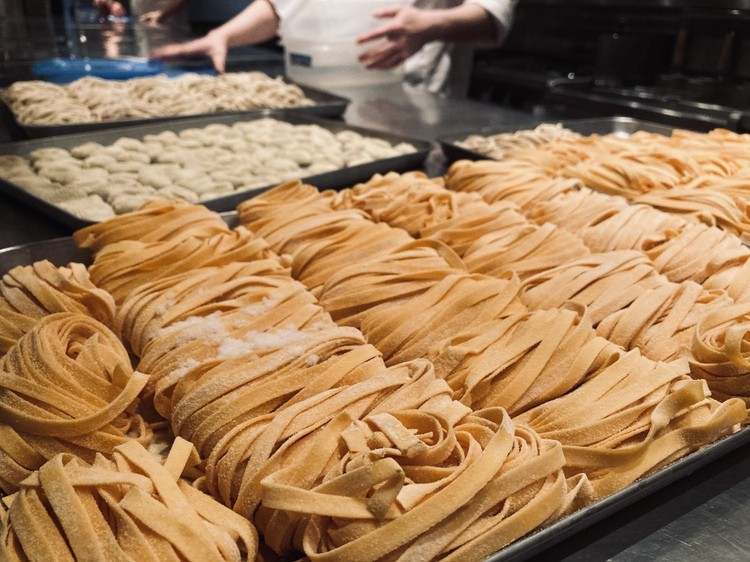 自家製フレッシュチーズ、自家製麺パスタ
