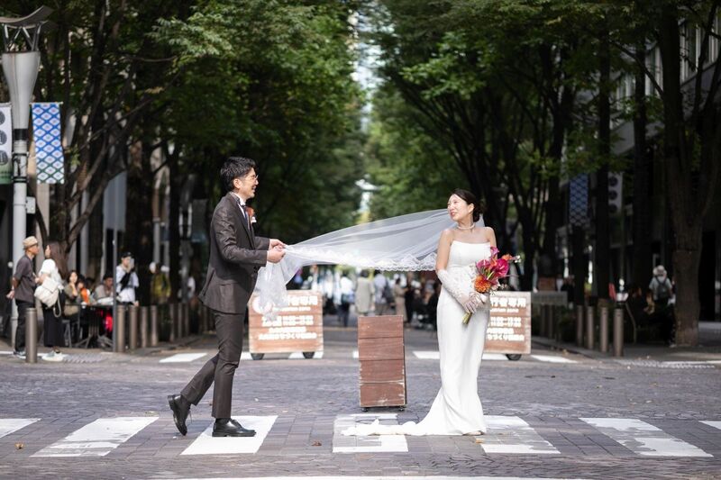洗練された丸の内仲通りの美しい街並みを舞台に