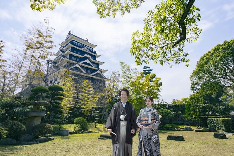 福山城を借景にする緑豊かな日本庭園