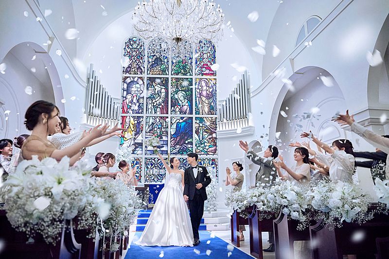 ロイヤルブルーが美しい歴史あるチャペル