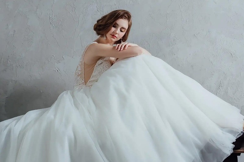 スタイリストが見極め、直接買い付けするドレス