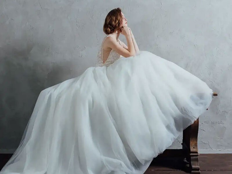 スタイリストが自分たちの目で見極め、直接買い付けするドレス