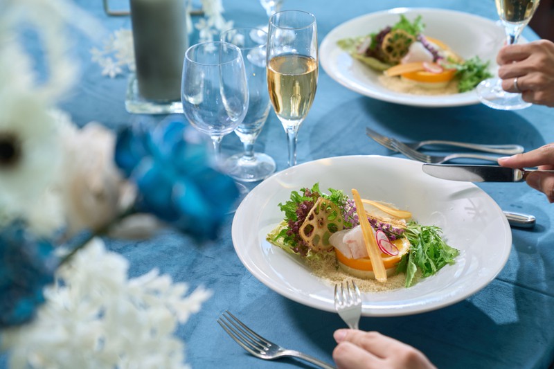 地元食材を使った出来立てお料理でゲストをおもてなし