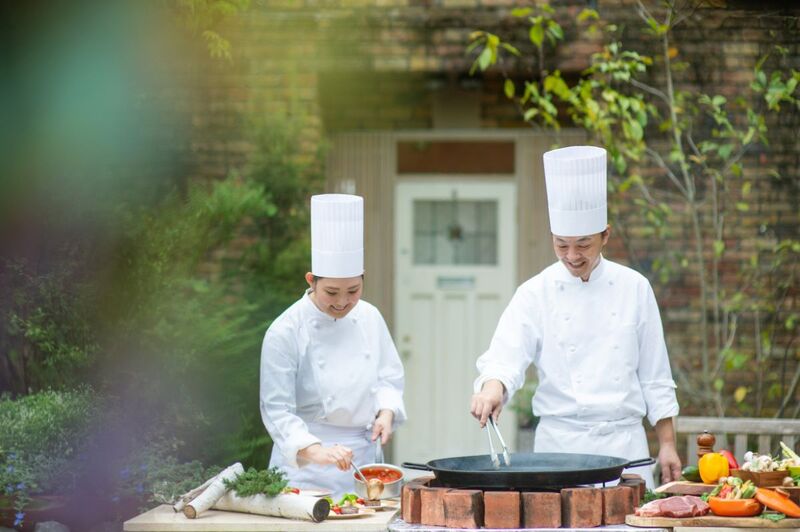 実演料理が生み出すのは、おふたりとゲストを繋ぐ空間	