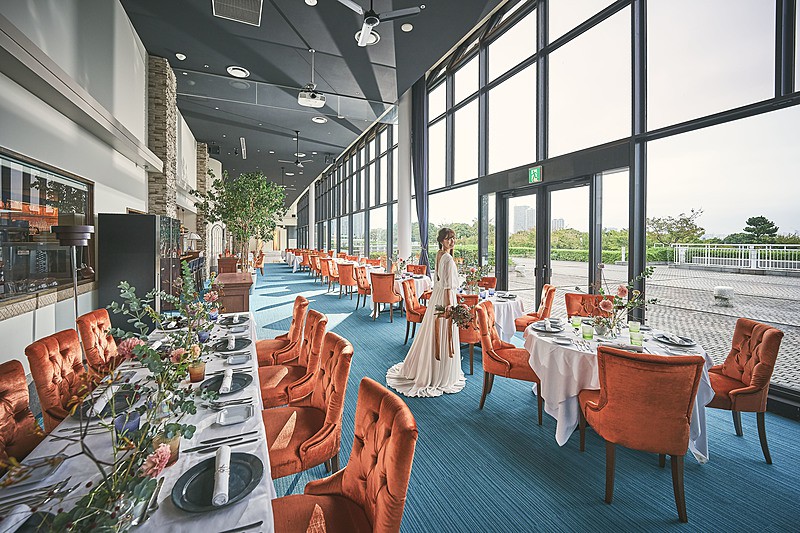 【100名様まで着席可能】天井高6mのパーティー会場	