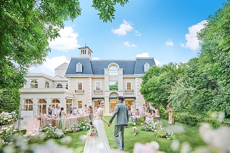 緑豊かなガーデン付き貸切邸宅の披露宴会場