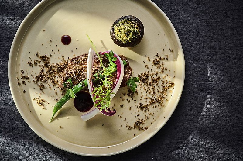 美食家も納得の婚礼料理。妥協しないシェフの想い。