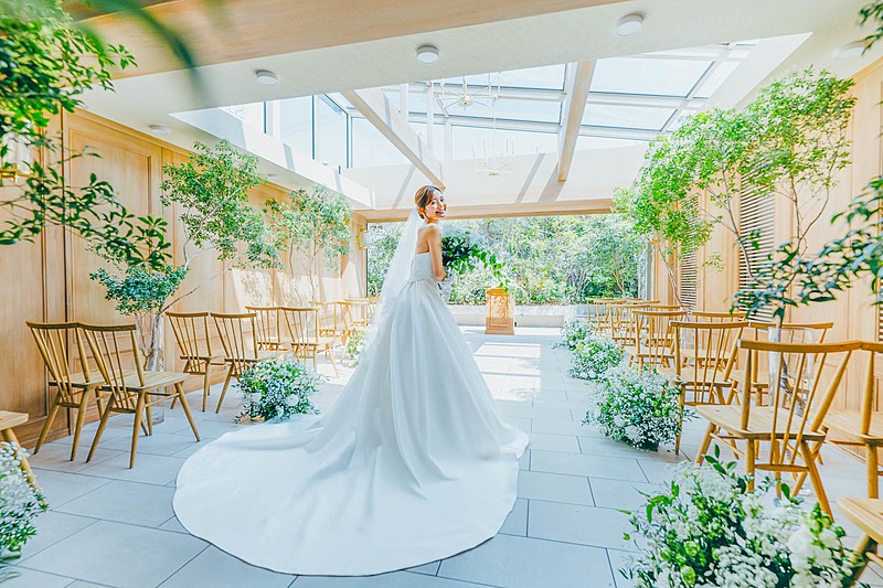 光と緑につつまれる “ガーデンテラスウェディング”