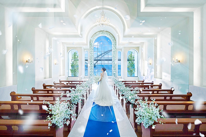 邸宅の最上階から臨む贅沢なオーシャンビューチャペル