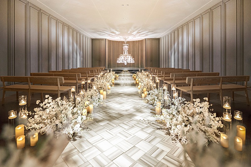 バカラ社製シャンデリアが輝くチャペル「聖なる祈りの宝石箱」