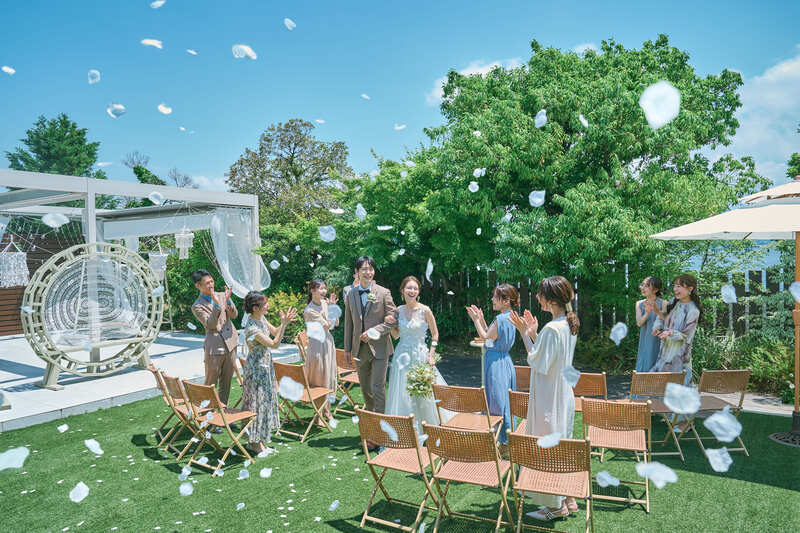 チャペルとガーデン、お二人の想いをつなぐウエディングセレモニー