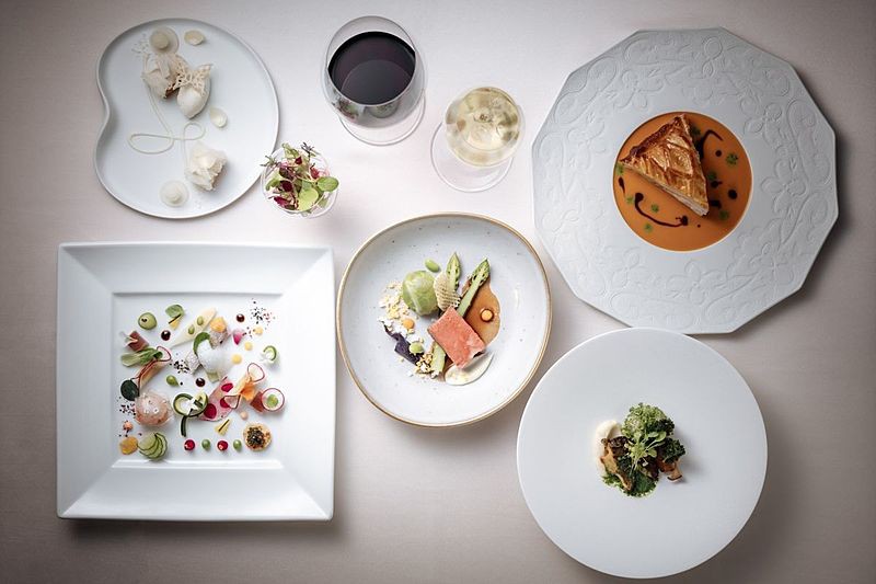 歴史と革新が重なるモダンフレンチでおもてなし