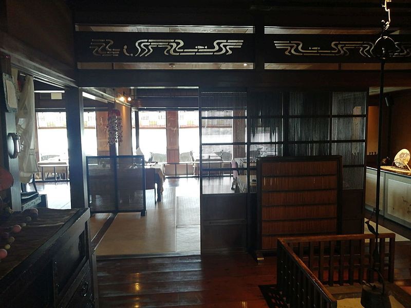 挙式は近くの神社での神前式