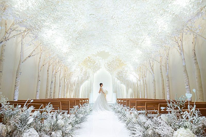 まるで童話に登場する森のような幻想的なチャペル