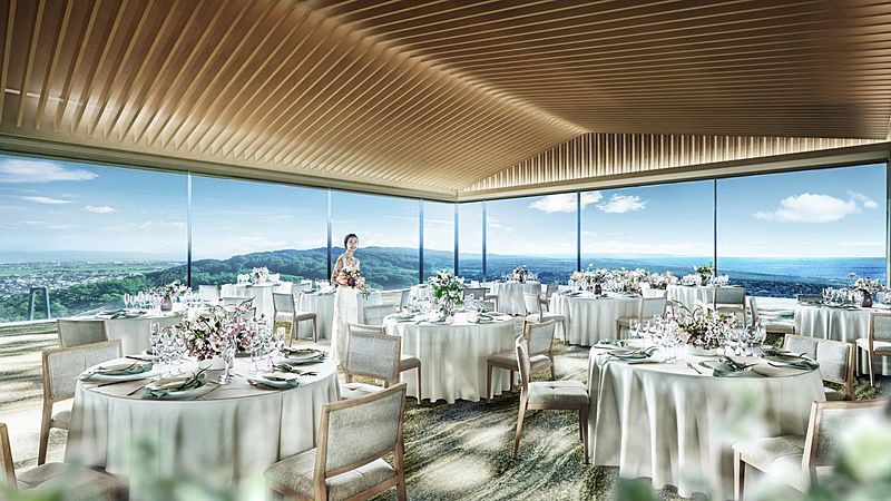 空と海の移ろいゆく景色のなかで、心ほどける優美な披露宴を