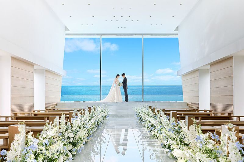 きらめく海と空を独占する感動のセレモニー