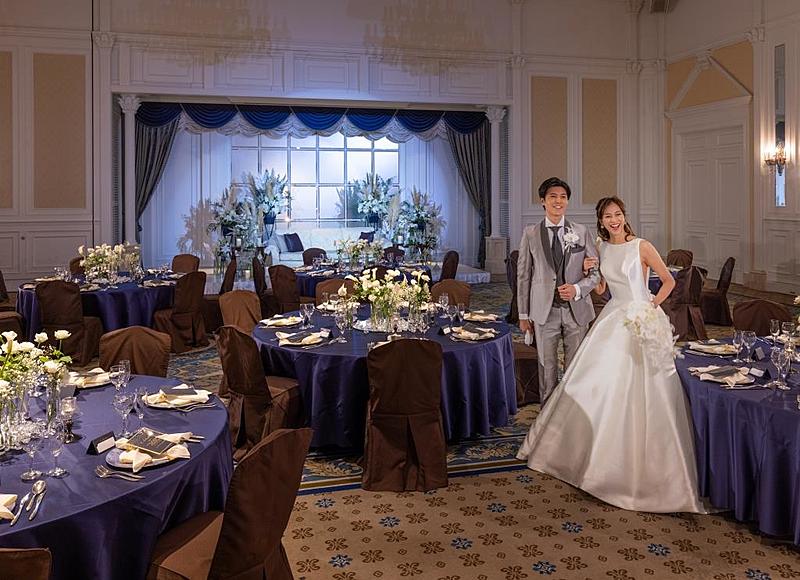 シャンデリアが光り輝く格調高いコンベンションホール