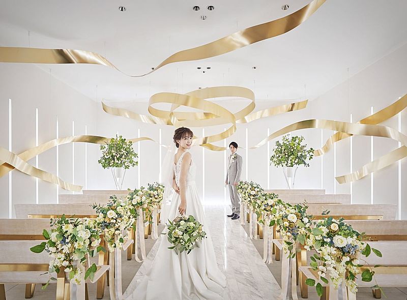 白を基調とした明るく洗練されたチャペル