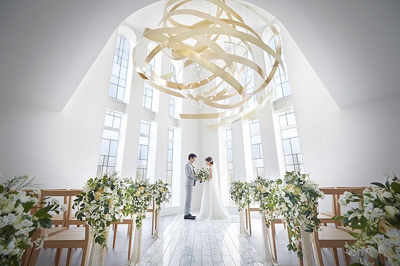 自然光に包まれる温かでナチュラルなチャペル