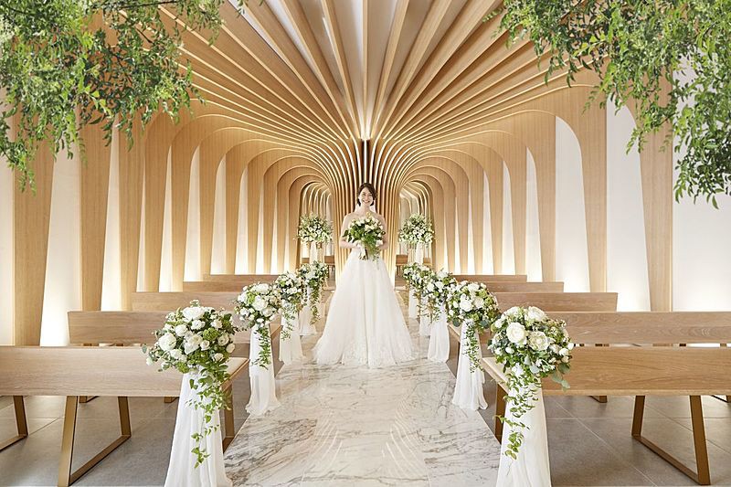 木のぬくもり溢れるアットホームであたたかなチャペル