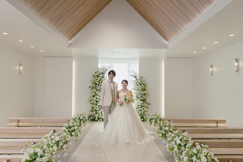 自然光あふれるチャペルで、あたたかな誓いを