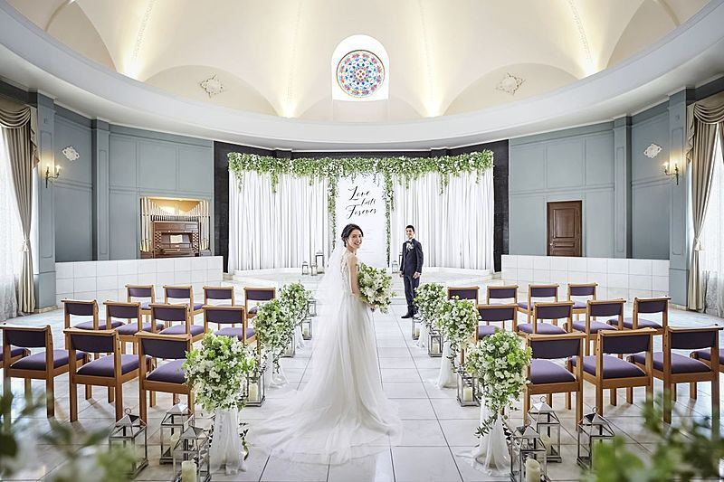 自然光あふれるチャペルで、あたたかな誓いを