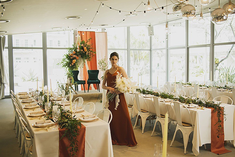 ビーチガーデンも一望できる全面ガラス張りのサンルーム型バンケット