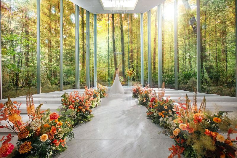 【全面ガラス張りチャペル】樹齢１５０年の軽井沢の森を一望	