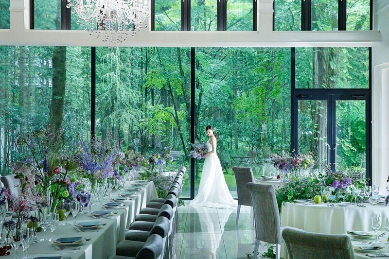 選べる３つの貸切邸宅。軽井沢の森がそのままプライベートガーデンに	