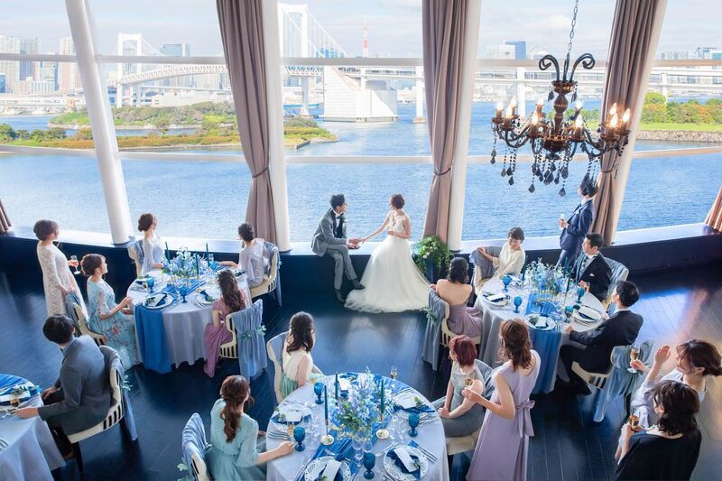 海と都心のパノラマが広がるテラスを併設したオーシャンビュー会場