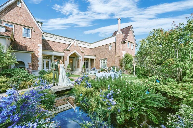 イングリッシュガーデンが備わった趣異なる二つの邸宅