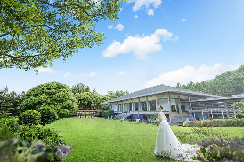 緑あふれる広大なガーデンを望む、歴史を刻むおもてなしの舞台