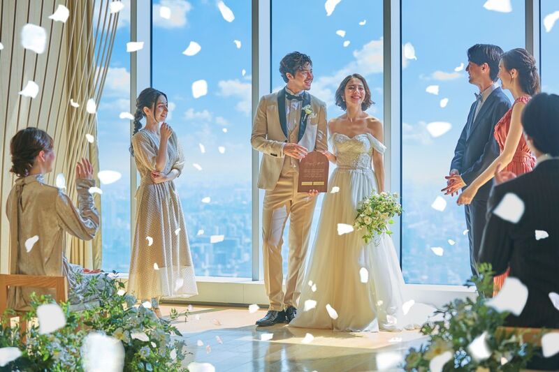 自然光と眺望に包まれる、最上階のチャペル