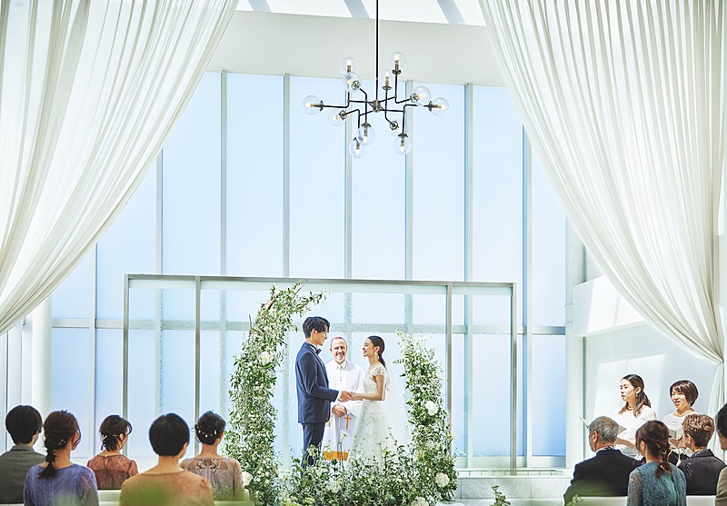 ピュアホワイトで統一されたチャペルASC