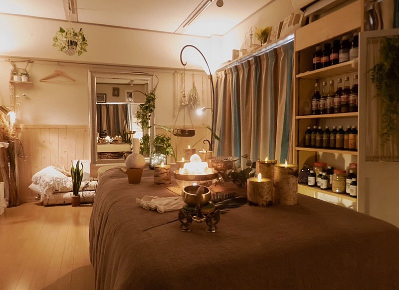 ４０種類の古代オイル　アーユルヴェーダ　ウール・アルト中目黒