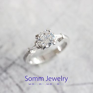 【婚約指輪】1.0ct_テーパーダイヤモンド_Pt900