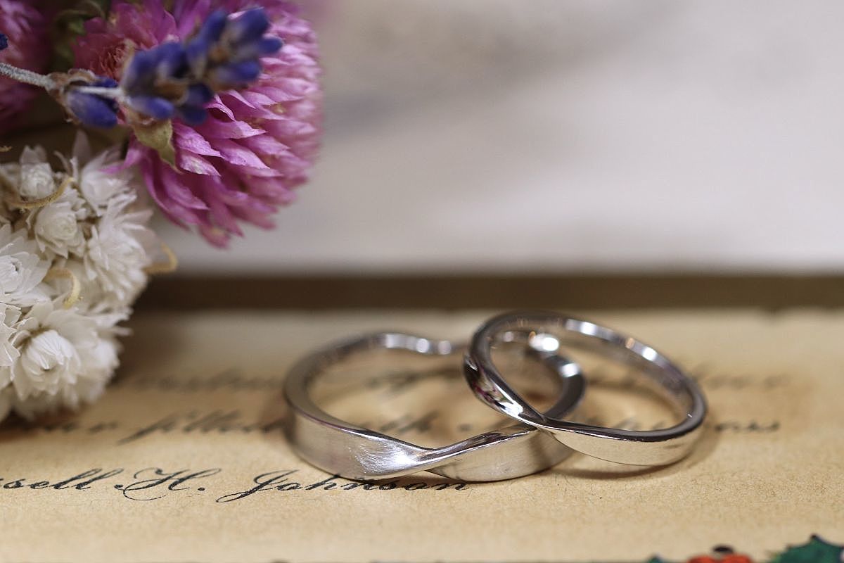 メビウスリボンの結婚指輪